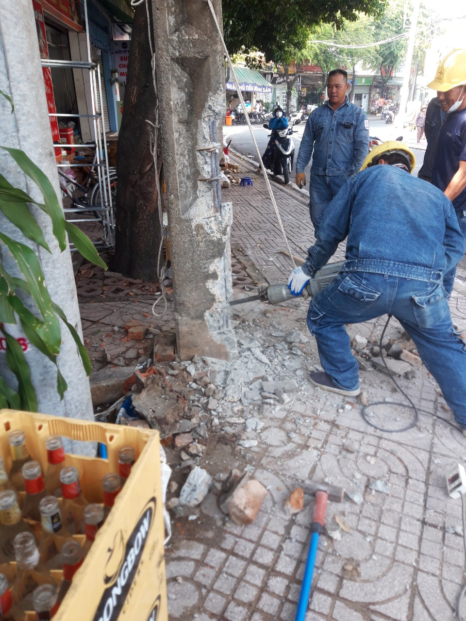 Thi công xây lắp, thay thế máy biến áp tại huyện Nhà Bè