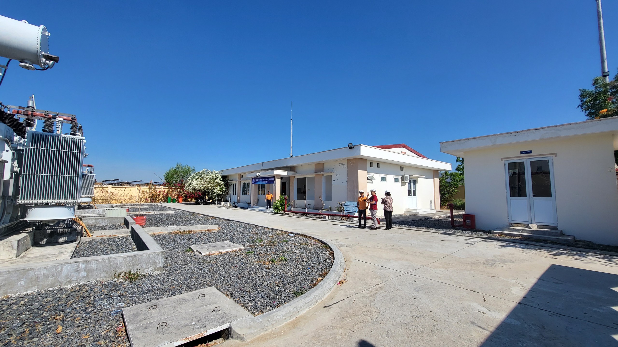 Nhà máy điện mặt trời Phong Phú